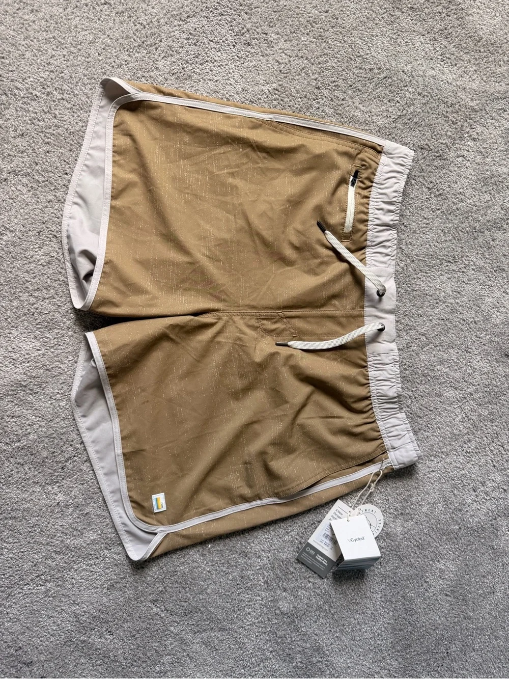 NWT Vuori Men's Gold Tan Swim Shorts with White Trim - VCycled